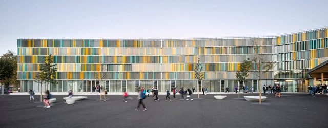 Uma nova escola em uma vila francesa / CoCo architecture + Jean de Giacinto Composite - Fotografia de Exterior, Escola Primária
