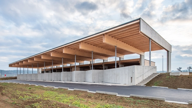 Centro de acopio para reciclaje / RUHM Architekten - Fotografía exterior, Centro De Distribución, Fachada