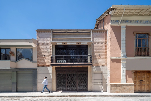 Casa de los pórticos / Adrián Avilés Arquitectos - Fotografía exterior, Renovación, Puerta, Fachada, Arco, Balcón