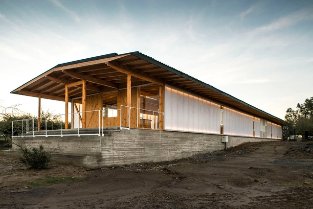 Centro de Lana Merino / Demo Arquitectos - Fotografía exterior, Otras Estructuras, Fachada, Puerta, Fijación Vigas
