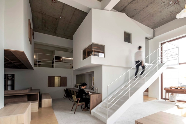 Chez Moi Center / R-BAS - Interior Photography, Interior Design, Stairs, Handrail, Facade