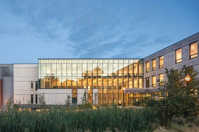 Complejo de Ciencias Forestales de Oregón / Michael Green Architecture - Fotografía exterior, Universidad