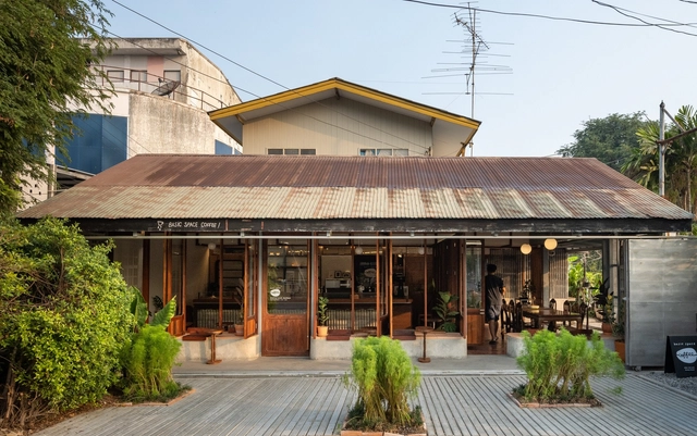 Basic Space Coffee / BodinChapa Architects - Exterior Photography, Renovation, Door, Facade