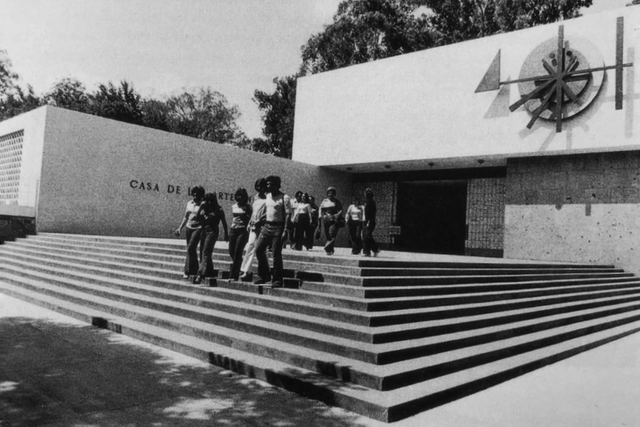Una casa moderna para conservar las artesanías y las tradiciones en Guadalajara - Imagen Principal