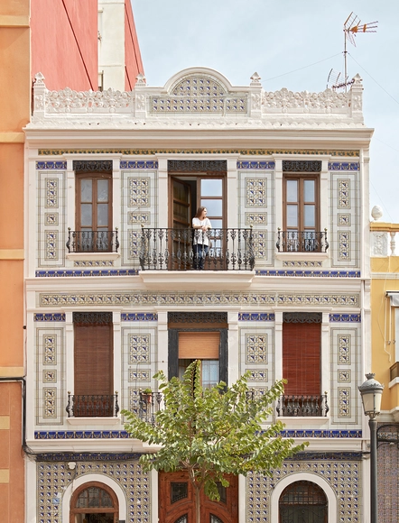 Casa Rei 164 / DG Estudio - Fotografía interior, Casas, Fachada, Puerta, Pilares, Balcón, Barandas