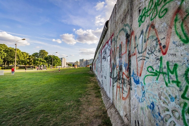 Muros, grades e a necessidade de romper barreiras urbanas e sociais - Imagem de Destaque