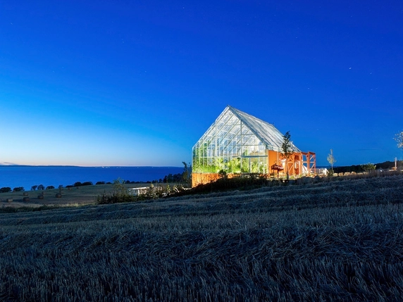 Greenhouses: Spaces for Coexistence between Nature and People - Sustainability