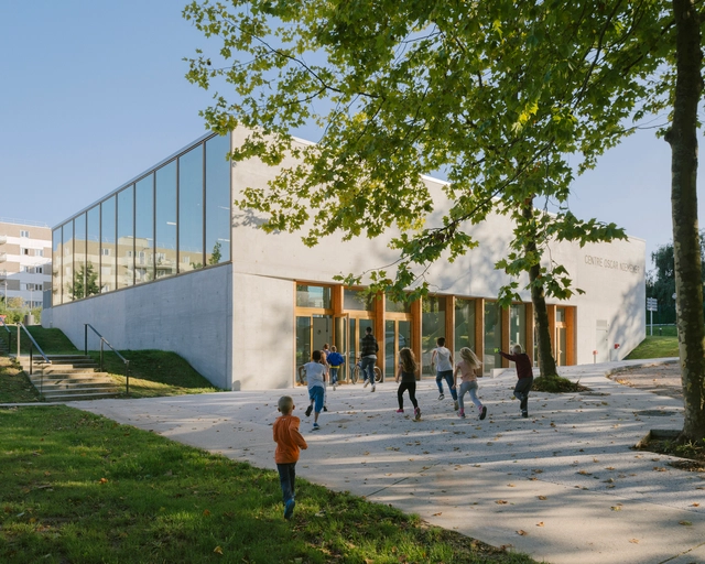 Oscar Niemeyer Sports and Cultural Center  / LA SODA - Exterior Photography, Cultural Center
