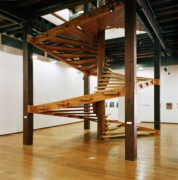 Lina Bo Bardi y su escalera helicoidal de madera: Tradición y modernidad - Imagen Principal