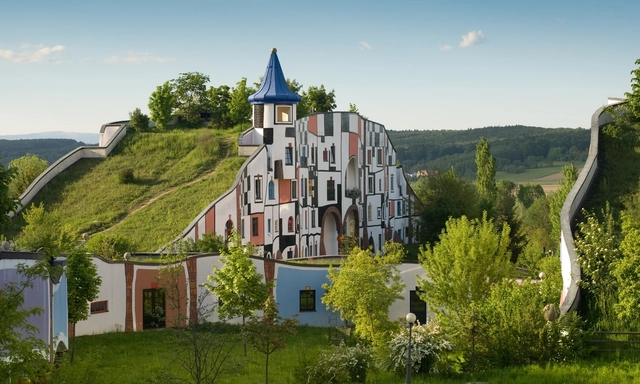O corpo para além de si e da arquitetura: as cinco peles de Hundertwasser - Imagem de Destaque