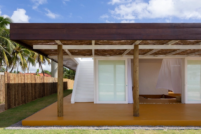 Brazilian Houses: 10 Homes Using Rustic Wood - Featured Image