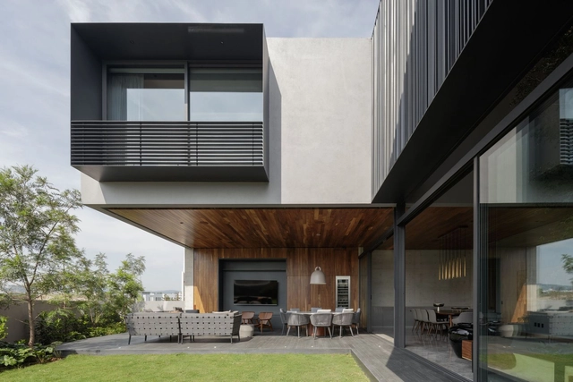 Casa dos / Hernández Silva Arquitectos - Fotografía exterior, Casas, Patio interior, Fachada, Balcón, Bancas, Sillas