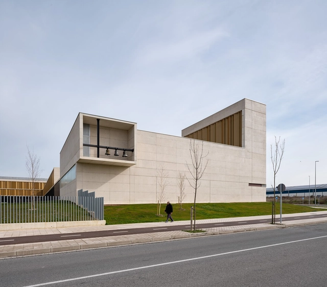 Salesianos Pamplona Institute / Garmendia Cordero Arquitectos + TCGA Arquitectos - Exterior Photography, Institute, Facade