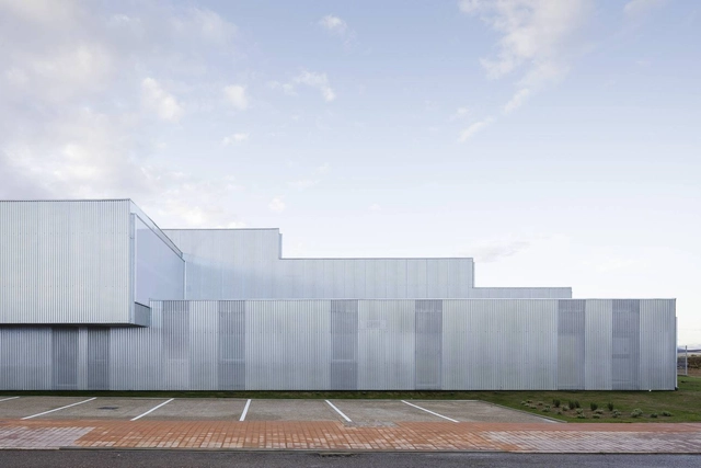 Edificio industrial Brigadas & Promedio Centro / Estudio Arquitectura Hago - Fotografía exterior, Arquitectura Industrial, Fachada