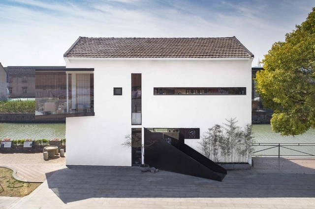 Tea Room Floating by the River / DCDSAA Dianchuan Architecture Office - Exterior Photography, Restaurant & Bar Interiors, Door