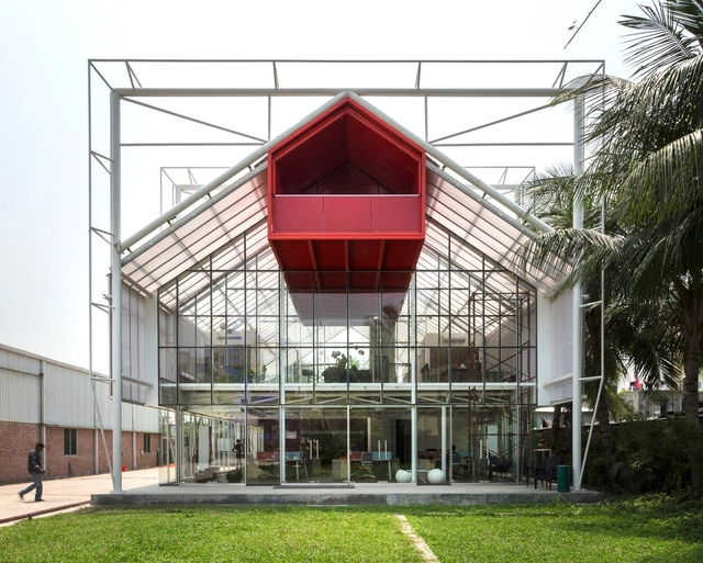 Blues Head Office / Dehsar Works - Edificio De Oficinas