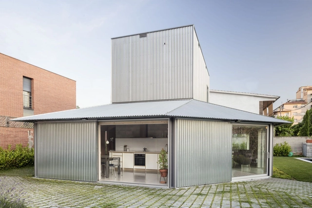 Casa 905 / HARQUITECTES - Casas, Fachada, Puerta