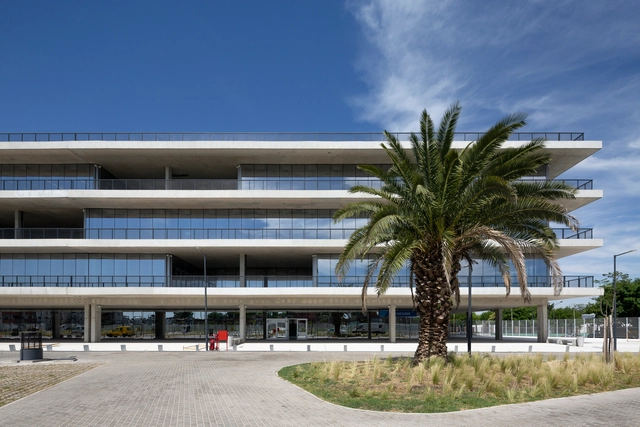 Ex Elefante Blanco – Nueva Sede del Ministerio de Desarrollo Humano y Hábitat / Dirección General de Arquitectura + MDUyT + GCBA - Fotografía exterior, Reconversión, Fachada