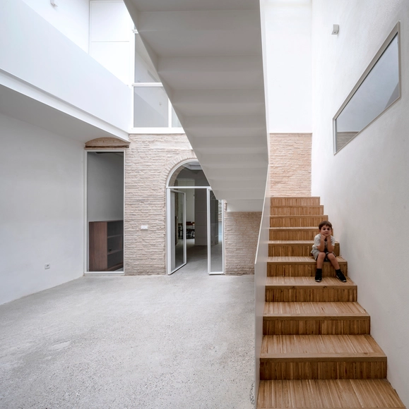 Casa para una familia de músicos / Baum Lab - Fotografía interior, Preservación Histórica, Escaleras, Fachada, Barandas