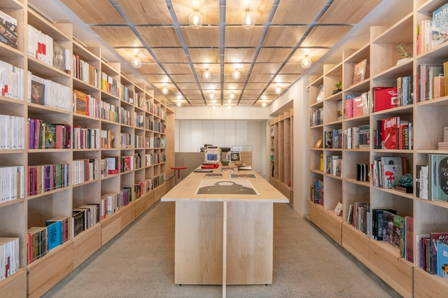 Librería La Increíble / MS Estudio - Fotografía interior, Decoración Y Ornamento, Iluminación, Mesas