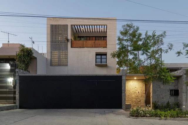 Casa Jacarandas  / C3 Arquitectos - Casas, Fachada, Puerta