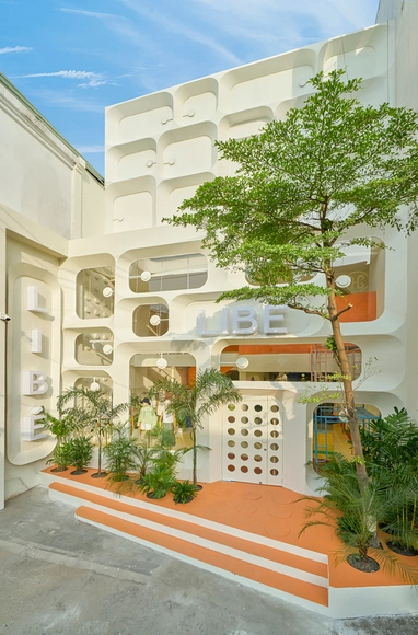 越南莱伯旗舰店，渗入彩色模块 / Red5studio - 室内图, 商店, 表皮