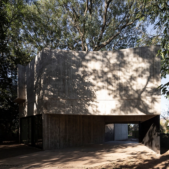 Casa en los árboles / Estudio Aloras - Fotografía exterior, Casas, Fachada