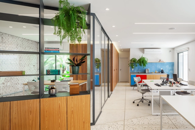 Sede Ampla Incorporadora / Gema Arquitetura - Fotografia de Interiores, Arquitetura De Escritórios, Cozinha, Fachada, Porta, Mesa, Cadeira, Bancada
