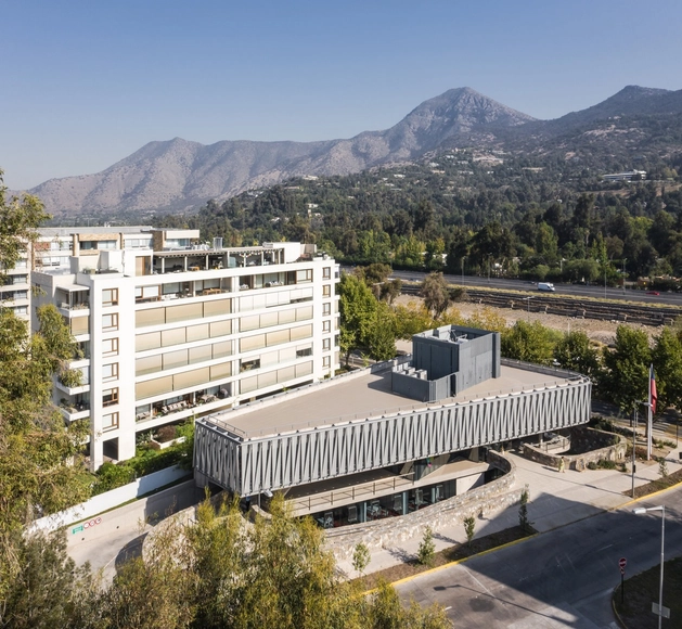 Edificio comunitario Vitamayor II / Juan Purcell - Fotografía exterior, Centro Comunitario, Fachada, Urbano