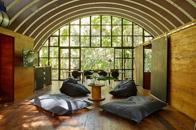 O uso de telhados curvos em 6 casas brasileiras - Imagem de Destaque