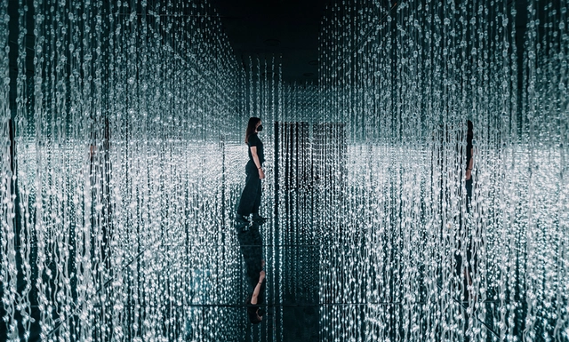 Vitamin realiza instalación lumínica inmersiva para restaurant en Valencia - Imagen Principal