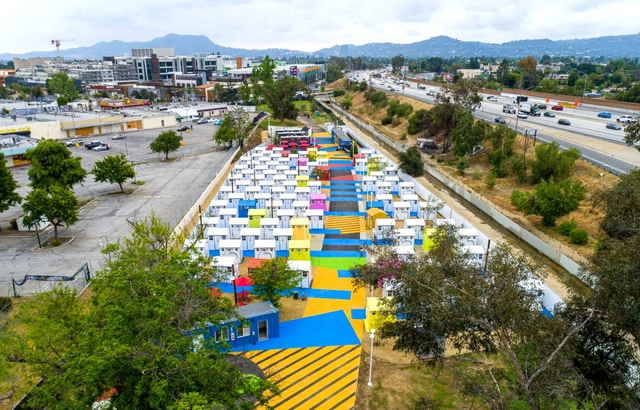 Lehrer Architects projeta micro-moradias para pessoas em situação de rua em Los Angeles - Imagem de Destaque