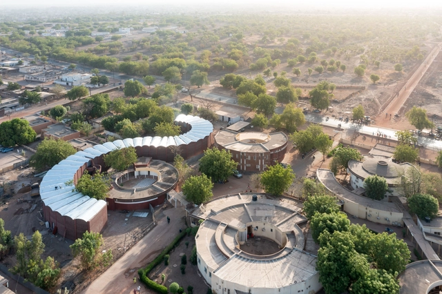 Hospital Tambacounda / Manuel Herz Architects - Fotografia de Exterior, Hospital