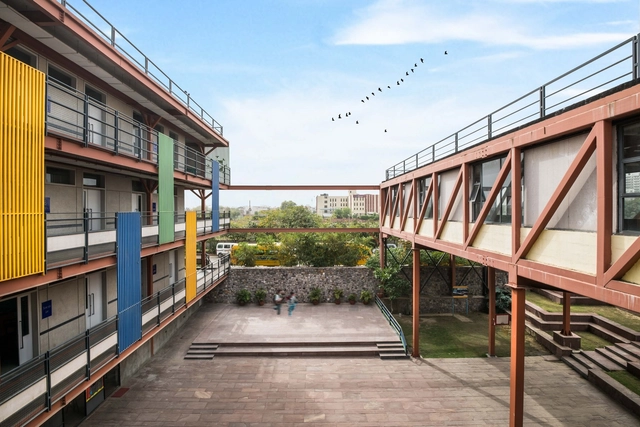 金属架空学校Manaskriti / Chromed Design Studio - 建筑图, 可持续发展, 表皮