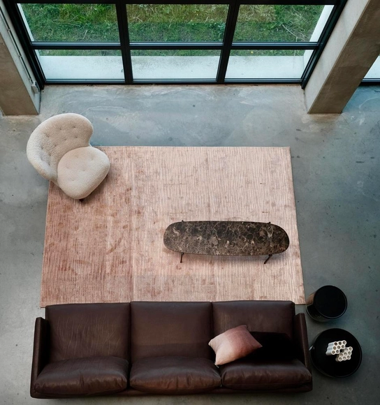 Carpets with the Optics of Metal: Texture and Shine in the Latest Kymo Collection - Featured Image