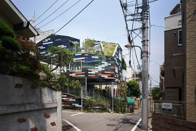 Overlap House / Akihisa Hirata - Exterior Photography, Apartments