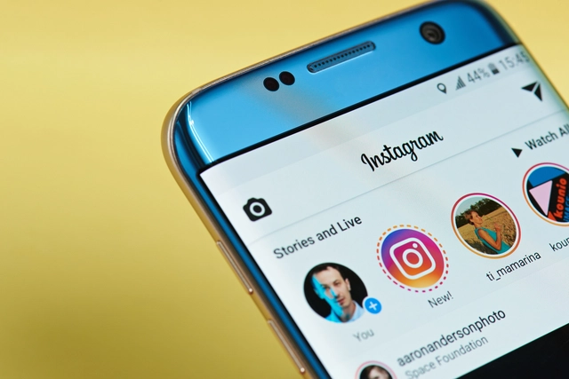 How to Promote your Products and Materials through Instagram Stories  - Featured Image