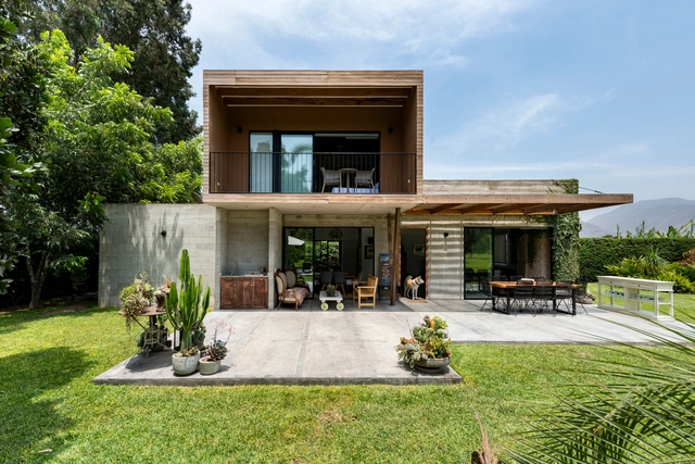 Casa Pachacamac / del Solar arquitectos - Fotografía exterior, Casas, Jardín, Fachada, Puerta