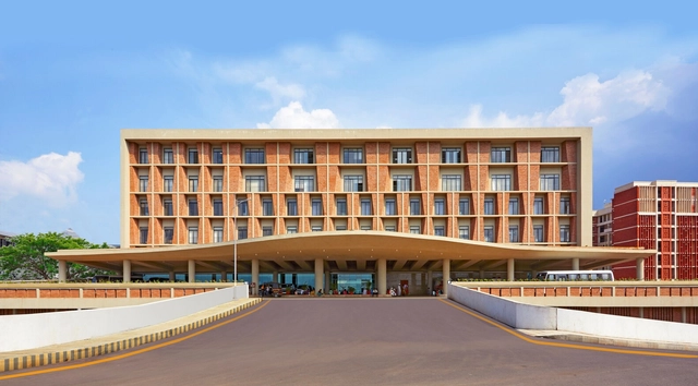 印度共生大学医院与研究中心 / IMK Architects - 建筑图, 医学研究机构, 表皮