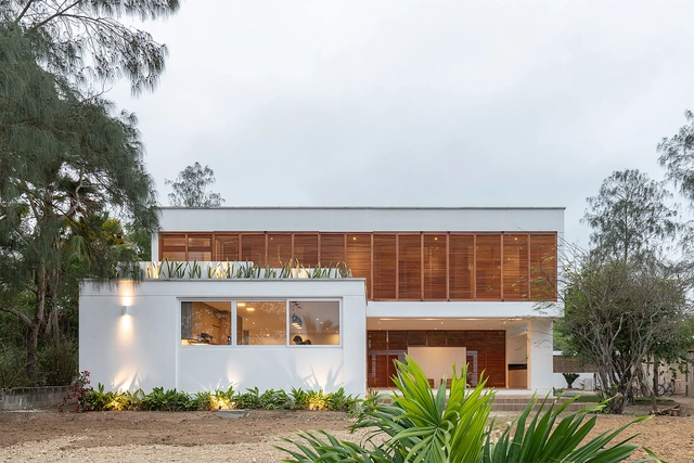 Casa Manglaralto / Berrú Arquitectos - Fotografía exterior, Casas, Jardín, Fachada, Puerta