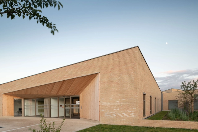 Casa de Atendimento Médico / K&+ Architecture Globale - Fotografia de Exterior, Posto De Saúde, Porta