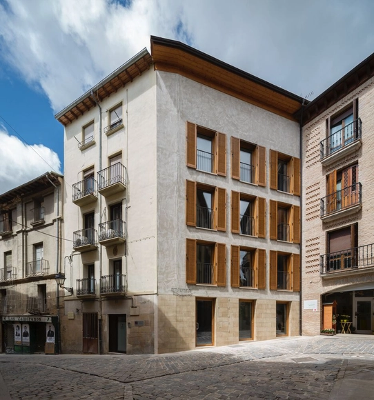 Bizkorenea Housing / Araiz Floristán Arquitectos - Exterior Photography, Apartment Interiors, Door, Facade