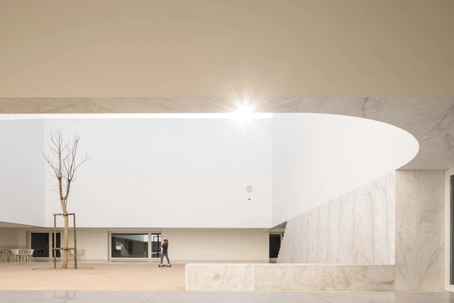 Biblioteca e Arquivo Municipal de Grândola / Matos Gameiro Arquitectos  + Pedro Domingos Arquitectos - Fotografia de Interiores, Edifícios Públicos, Fachada
