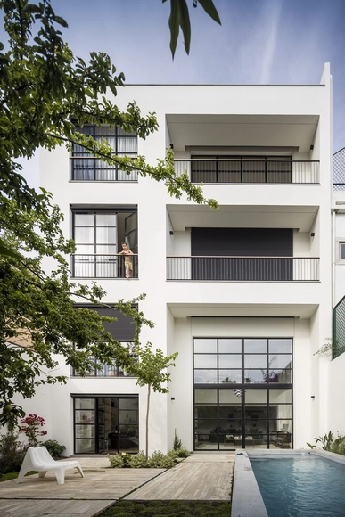 Edifício Residencial TC / Pereira Miguel Arquitectos - Fotografia de Exterior, Casas, Aido, Porta, Fachada, Escada