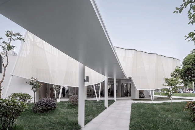 穿‘裙子’的建筑，扬州多功能空间 / Mur Mur Lab - 建筑图, 商业建筑, 表皮
