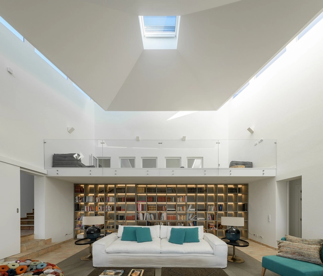 Casa na Costa Portuguesa / HBG Arquitectos - Fotografia de Interiores, Decoração , Viga, Fachada, Mesa, Banco