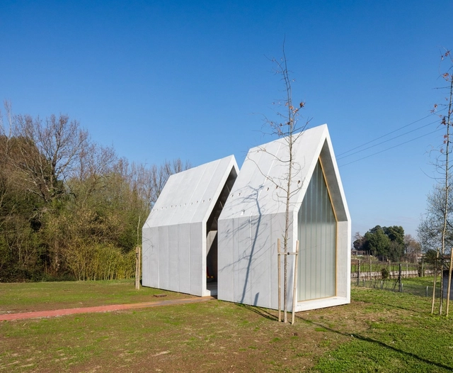 Capela dst / Nuno Ferreira Capa | arquitectura e design - Fotografía exterior, Espacios De Culto