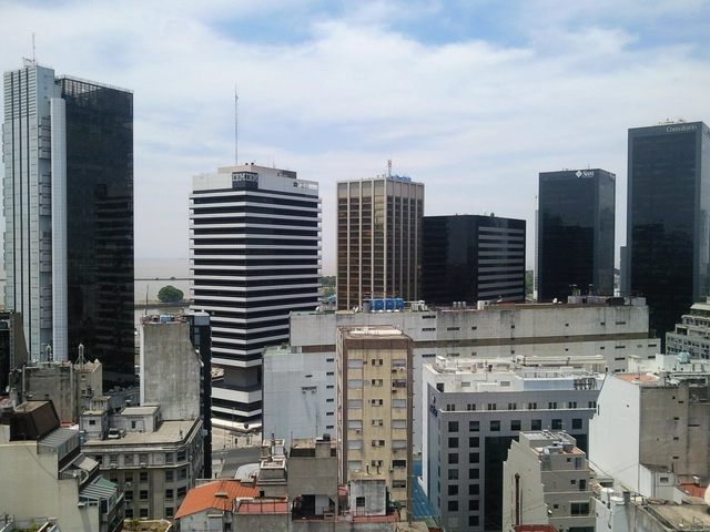 ¿De oficinas a viviendas? Iniciativas para la reconversión del microcentro de Buenos Aires - Imagen Principal