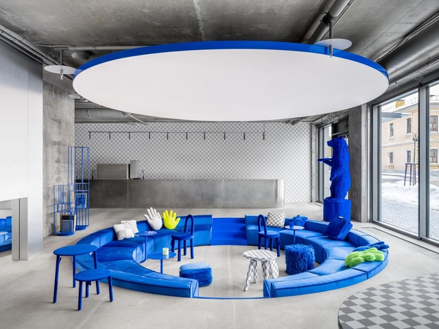 O sofá como elemento compositivo na arquitetura em 20 exemplos - Imagem de Destaque