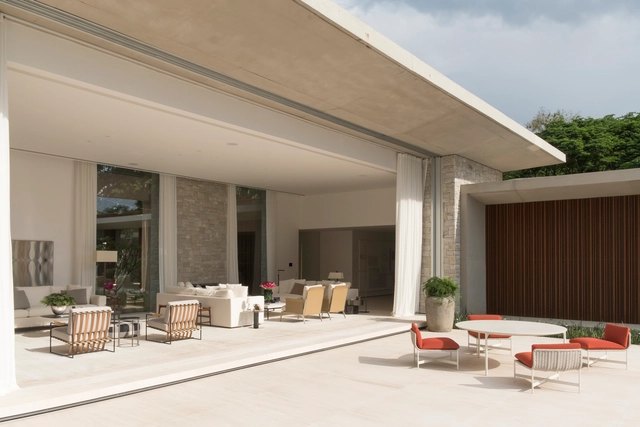 Casa de Campo RD / Dado Castello Branco Arquitetura - Fotografia de Interiores, Casas, Aido, Fachada, Porta, Mesa, Cadeira